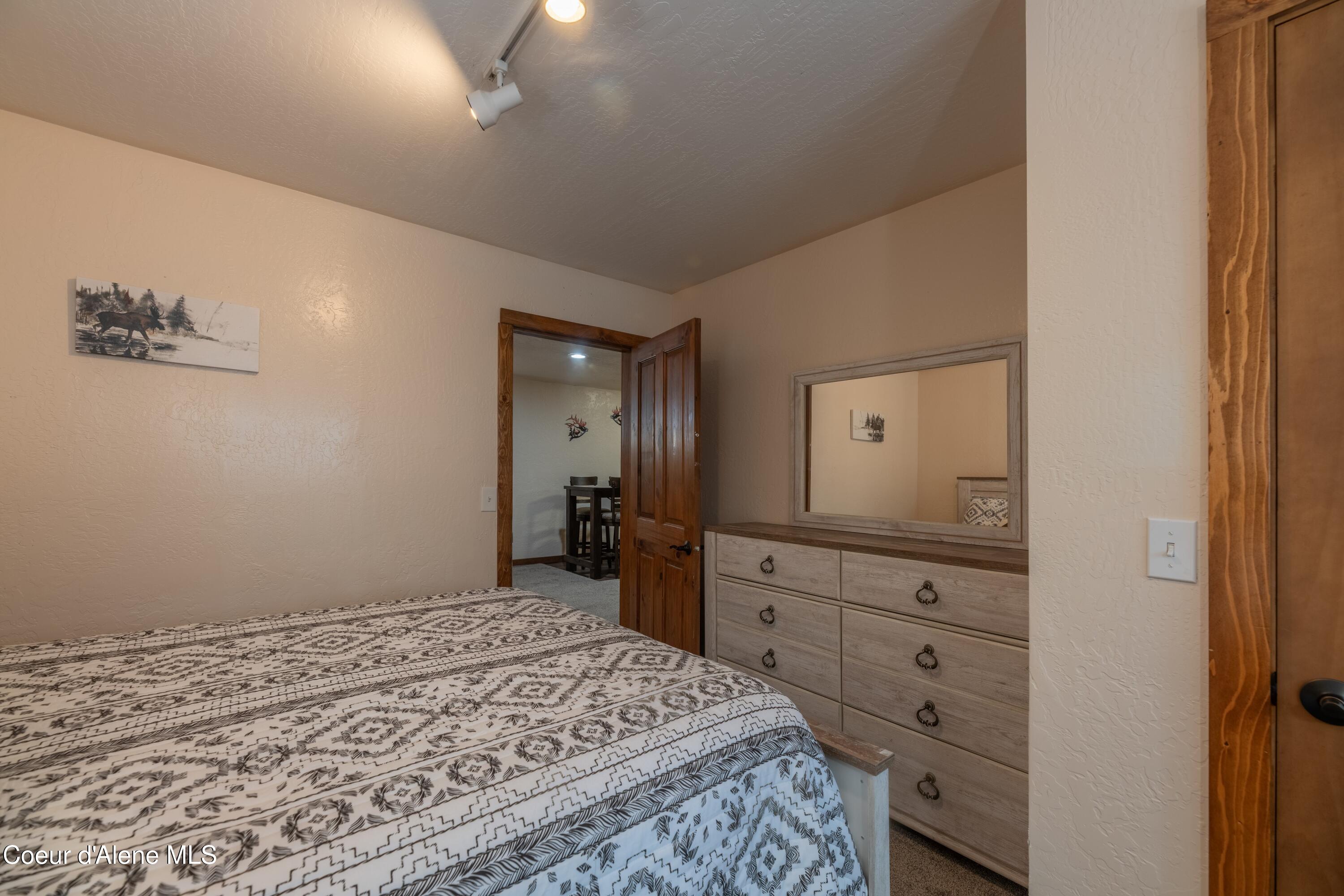 527 Creekside Dr, Priest Lake, Pennsylvania image 34