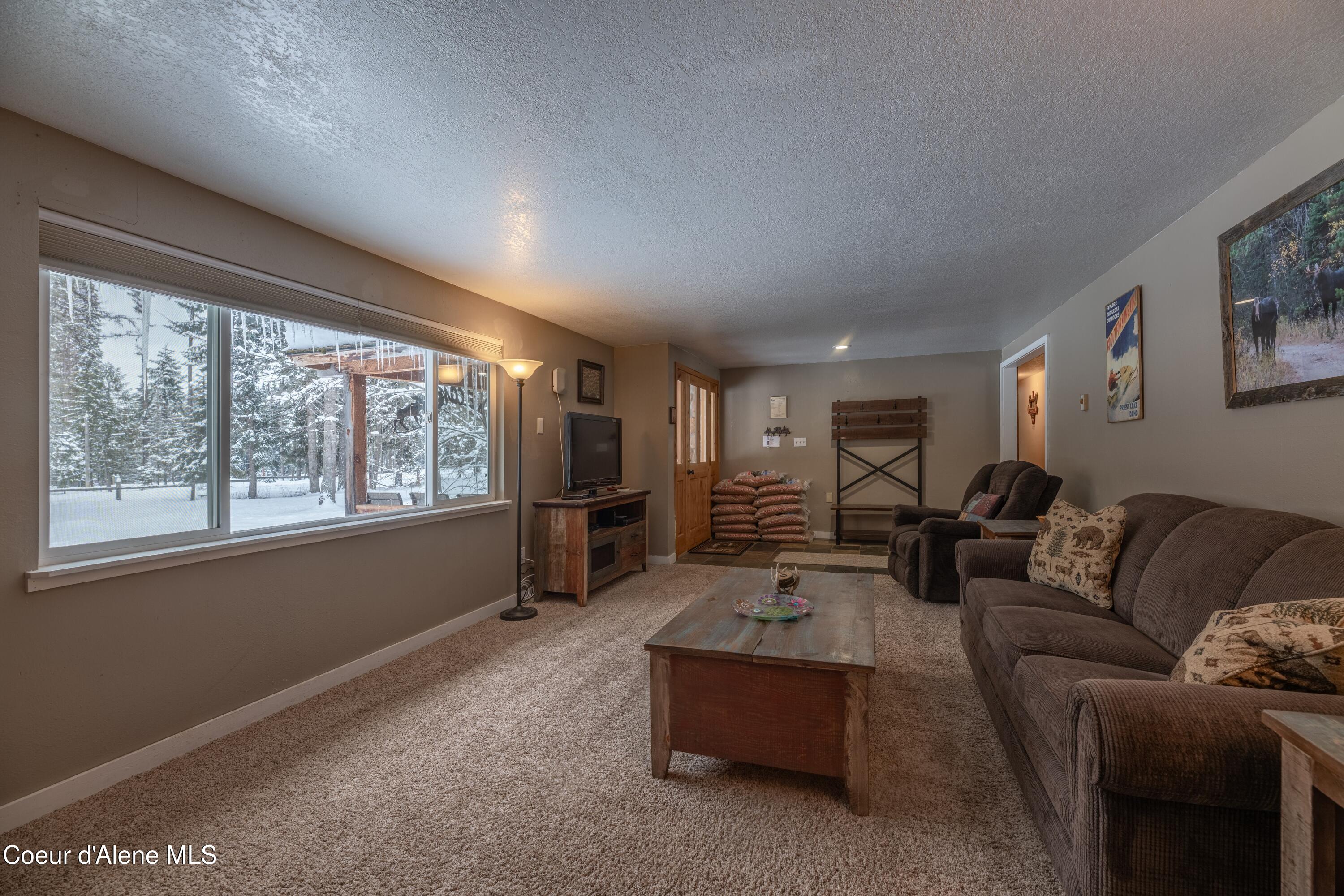 527 Creekside Dr, Priest Lake, Pennsylvania image 9
