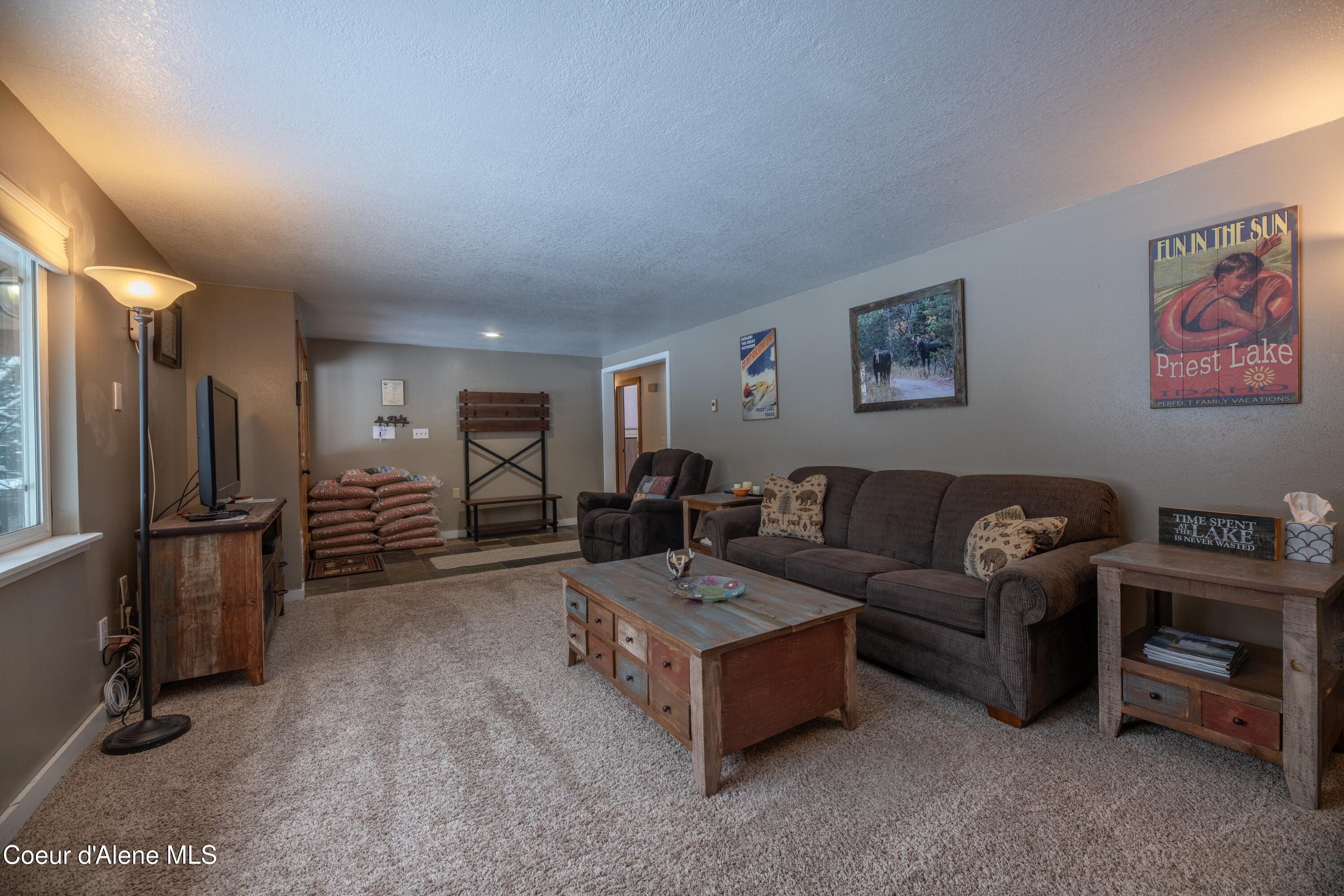 527 Creekside Dr, Priest Lake, Pennsylvania image 8