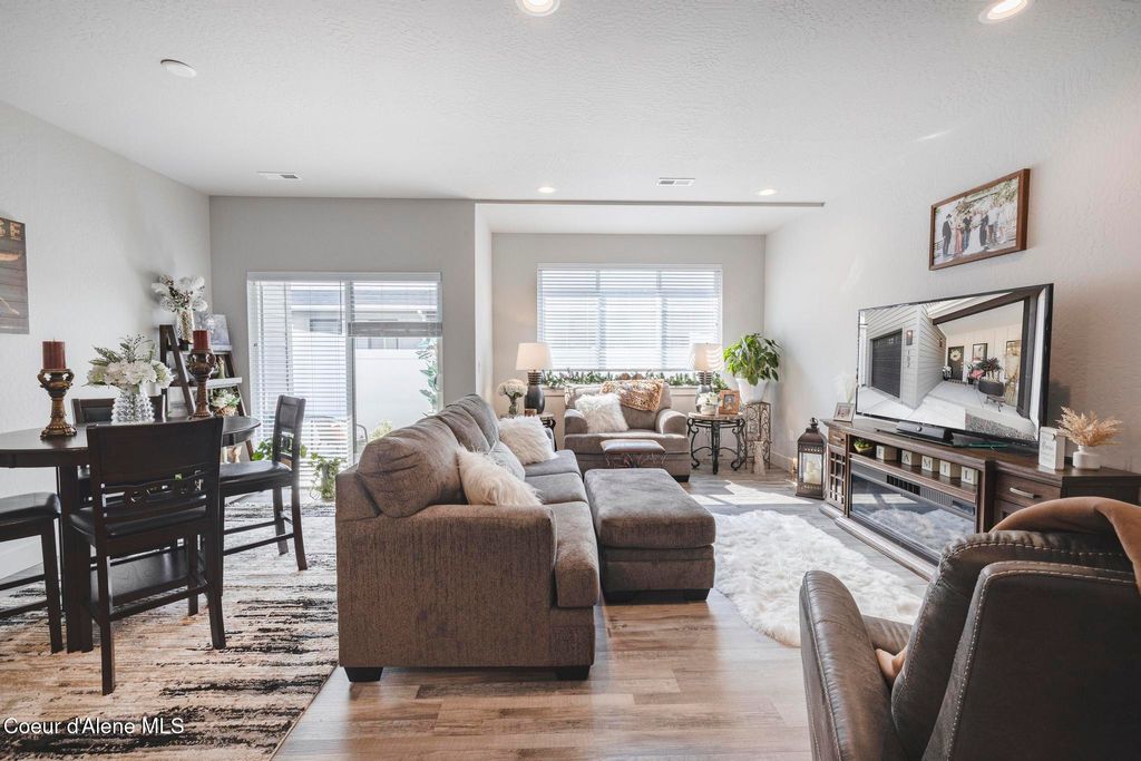 Photo of 1007 Grove #102, Coeur dAlene, ID 83815 (MLS # 25-9349)
