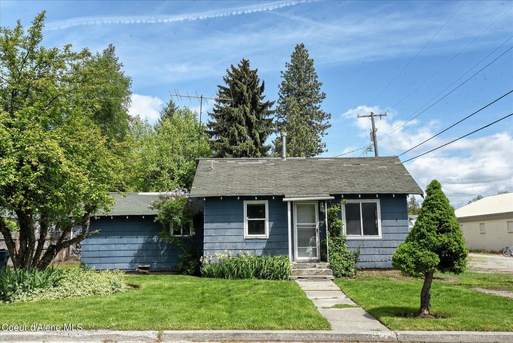 Photo of 1402 N 7th ST, Coeur dAlene, ID 83814 (MLS # 24-4915)