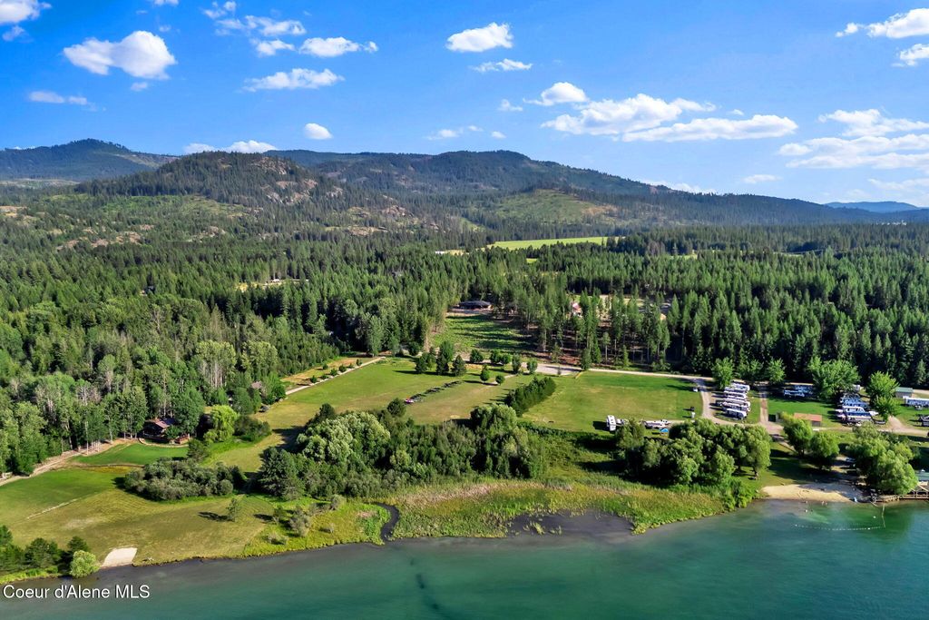 Photo of 184 Willow Bay Rd, Priest River, ID 83856 (MLS # 25-8031)
