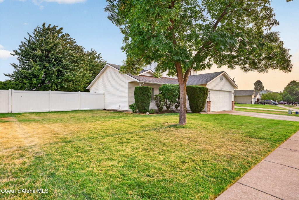 Photo of 9090 Torrey LN, Hayden, ID 83835 (MLS # 26-8364)