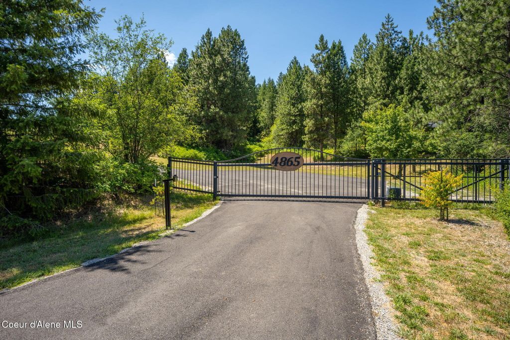 Photo of 4865 GREENSFERRY Rd, Coeur dAlene, ID 83814 (MLS # 25-7163)