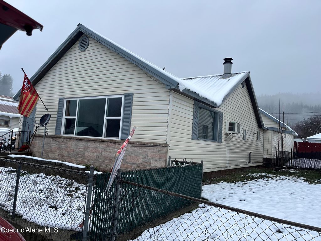 Photo of 112 Second St, Silverton, ID 83867 (MLS # 25-11345)