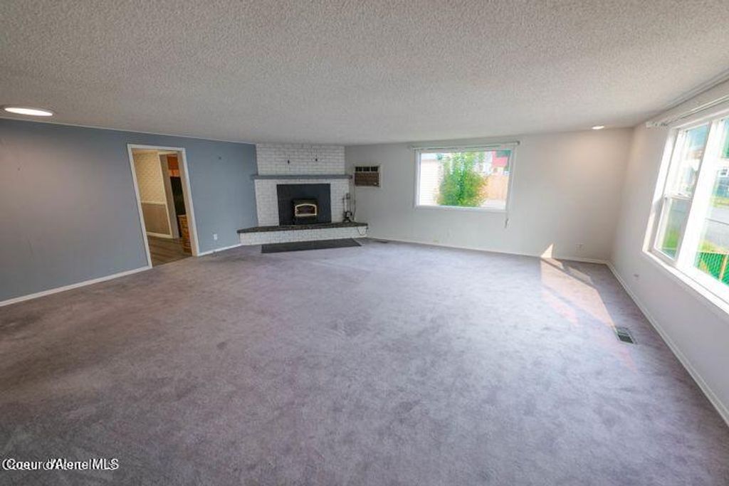 Photo of 112 2nd, Silverton, ID 83867 (MLS # 25-11345)