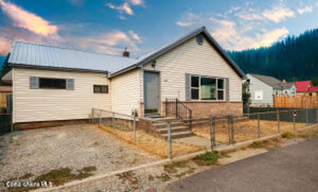 Photo of 112 2nd, Silverton, ID 83867 (MLS # 25-11345)