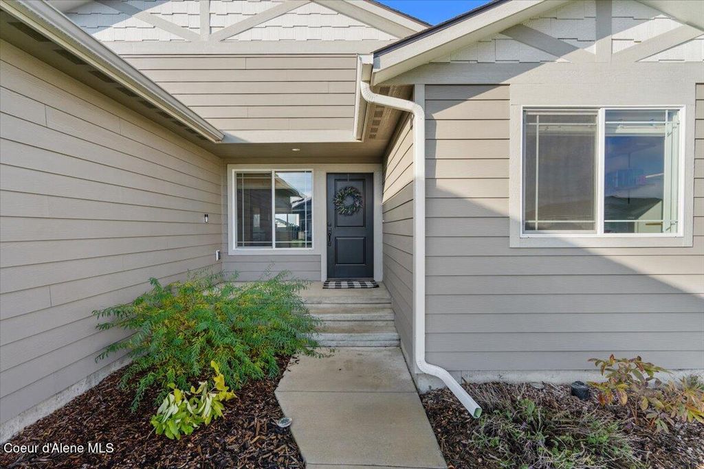 Photo of 10101 Belgrave Loop, Hayden, ID 83835 (MLS # 25-10942)