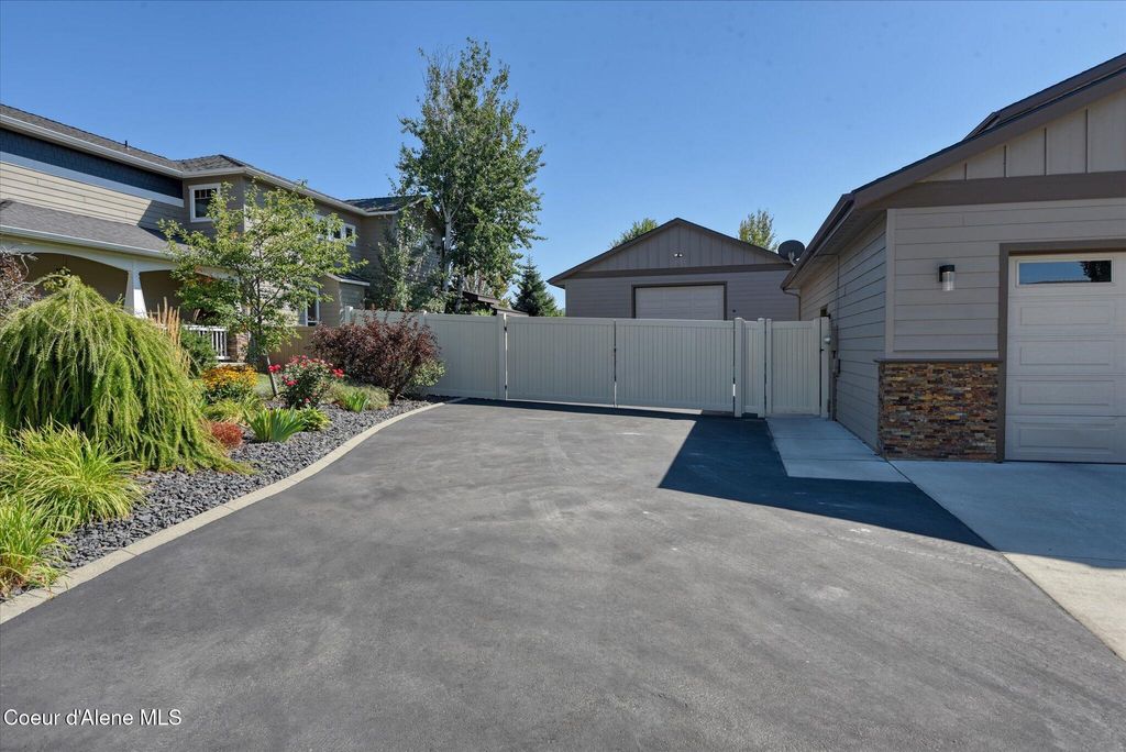 Photo of 1500 WATERCRESS Ave, Post Falls, ID 83854 (MLS # 25-8743)