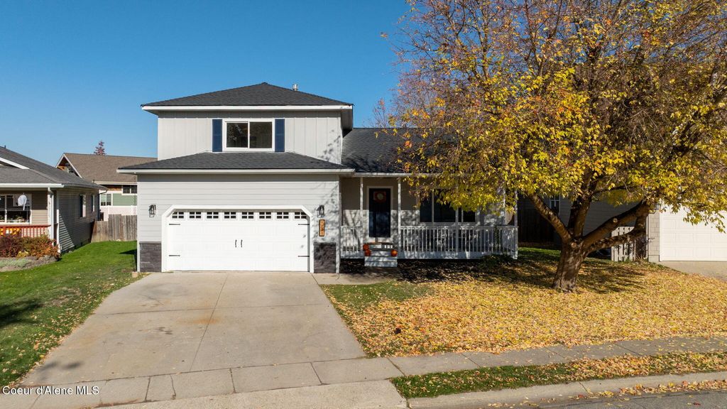 Photo of 1721 Northshore Dr, Sandpoint, ID 83864 (MLS # 25-10518)