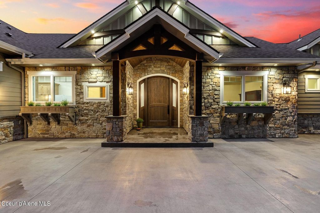 Photo of 8491 Mckinley Ln, Hayden, ID 83835 (MLS # 24-8474)