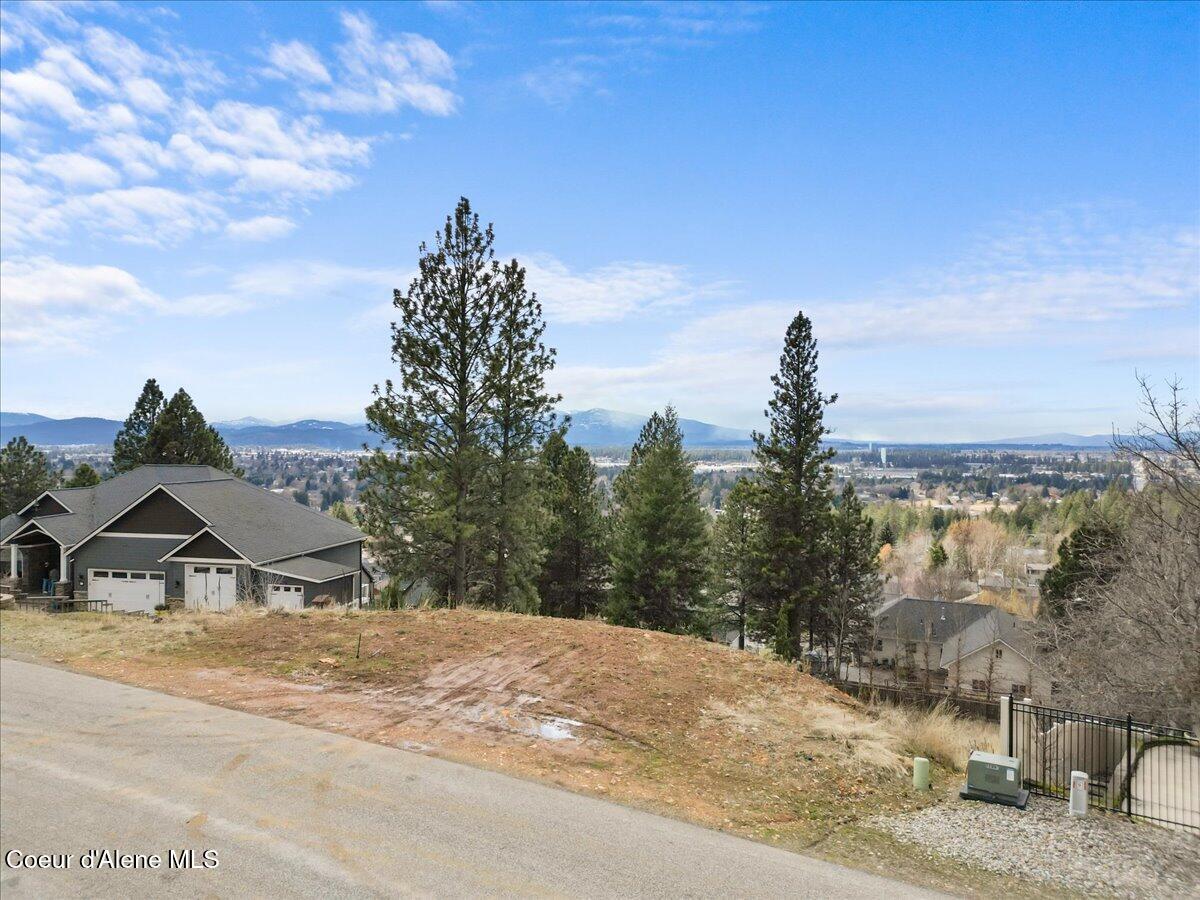 1985 E Grandview Dr, Coeur d'Alene, Texas image 2