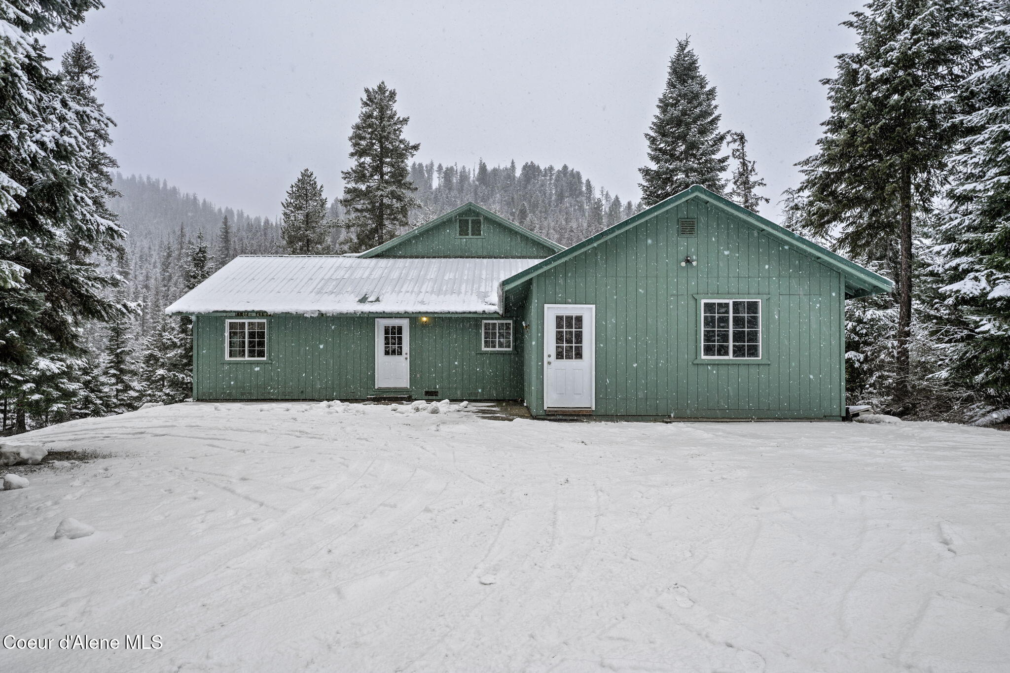 842 SW Eastriver Spur, Priest River, Idaho image 1