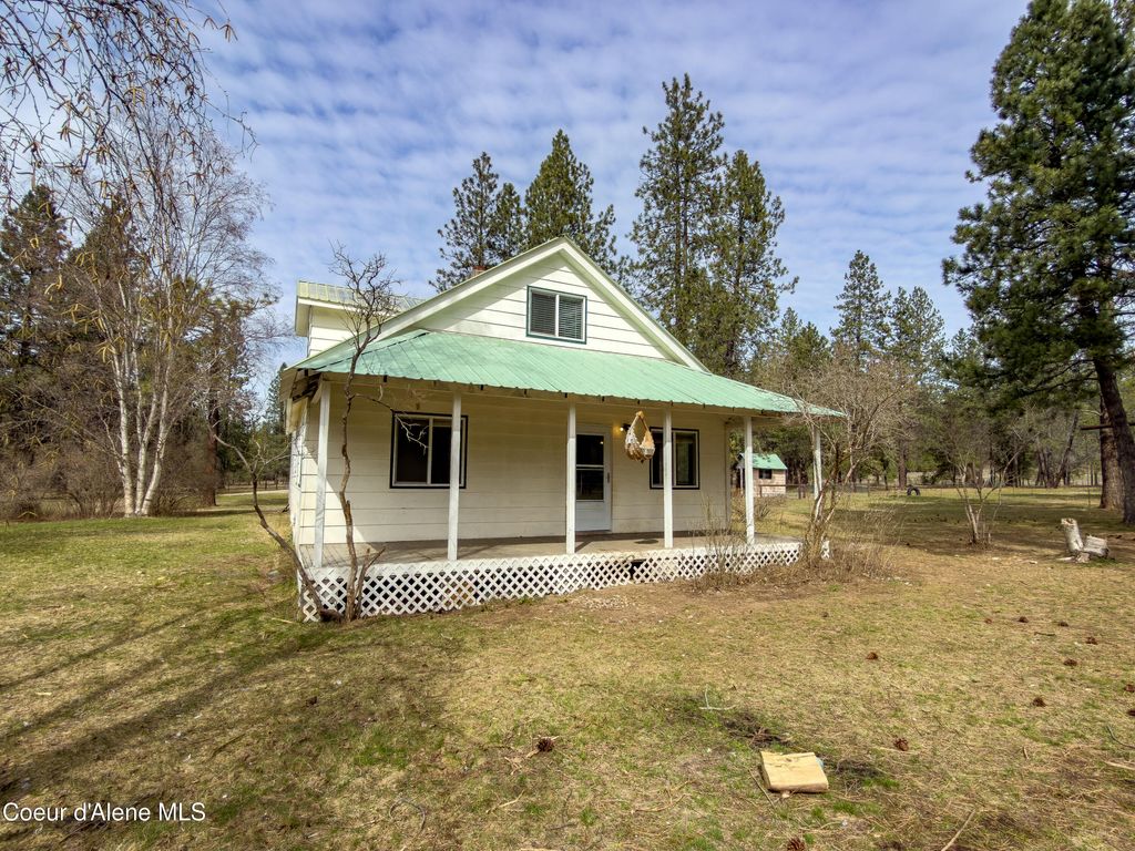 Photo of 919 Silver Springs Springs, Moyie Springs, ID 83845 (MLS # 26-3050)
