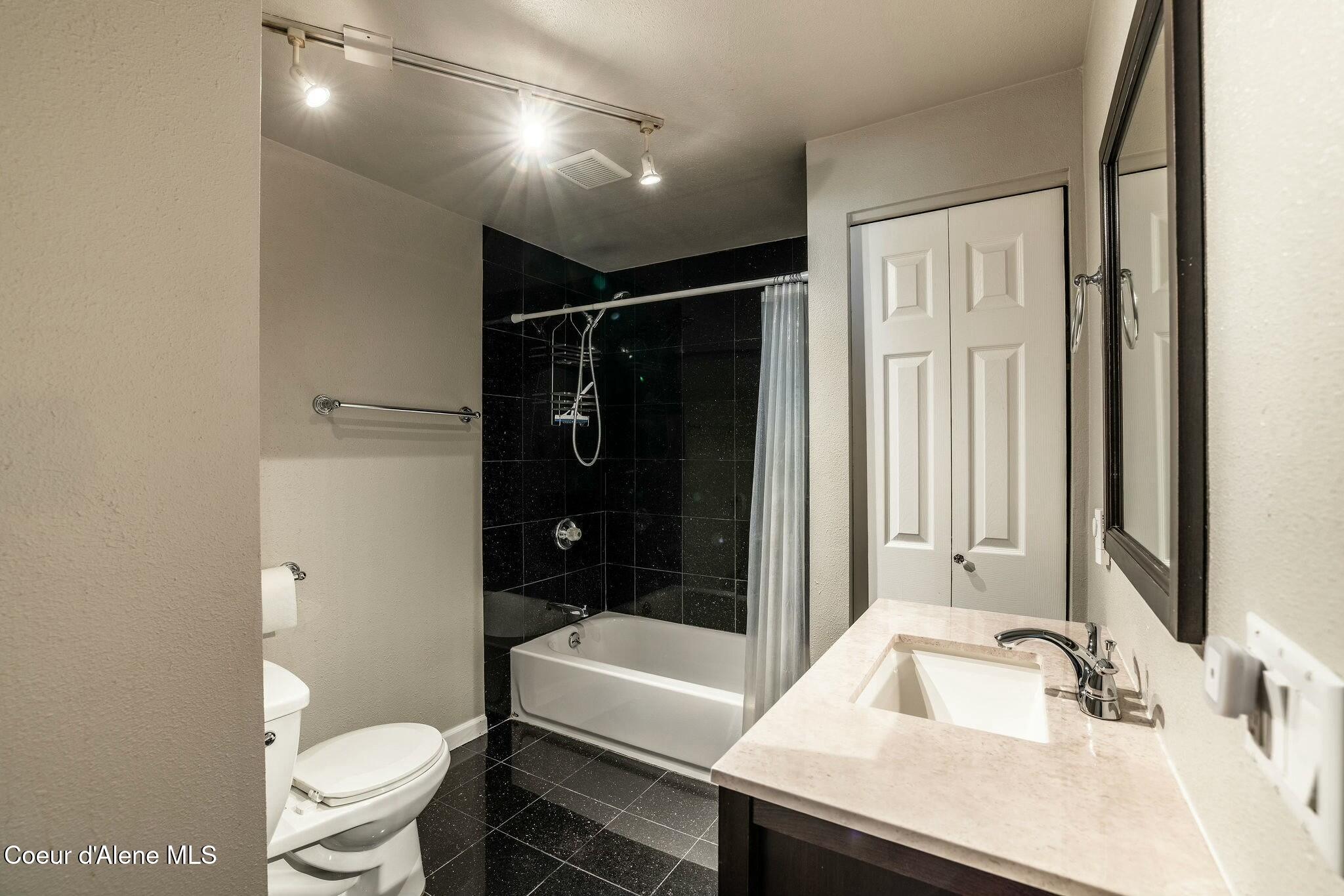 Coeur d'Alene, Idaho 83814, United States, 4 Bedrooms Bedrooms, ,2 BathroomsBathrooms,Residential,Active,94023