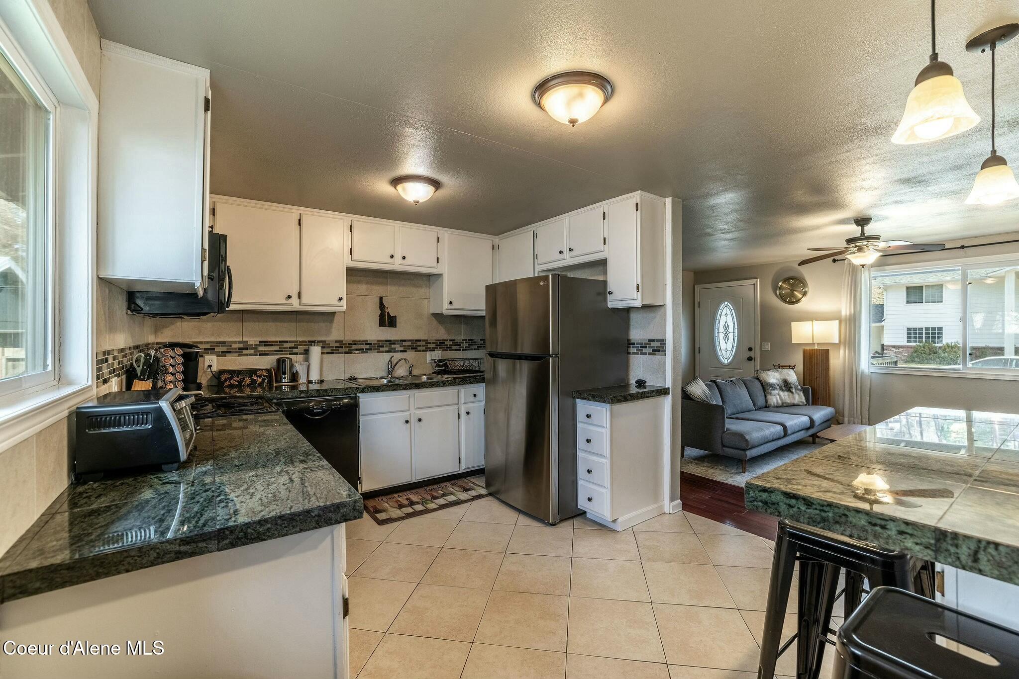 Coeur d'Alene, Idaho 83814, United States, 4 Bedrooms Bedrooms, ,2 BathroomsBathrooms,Residential,Active,94023