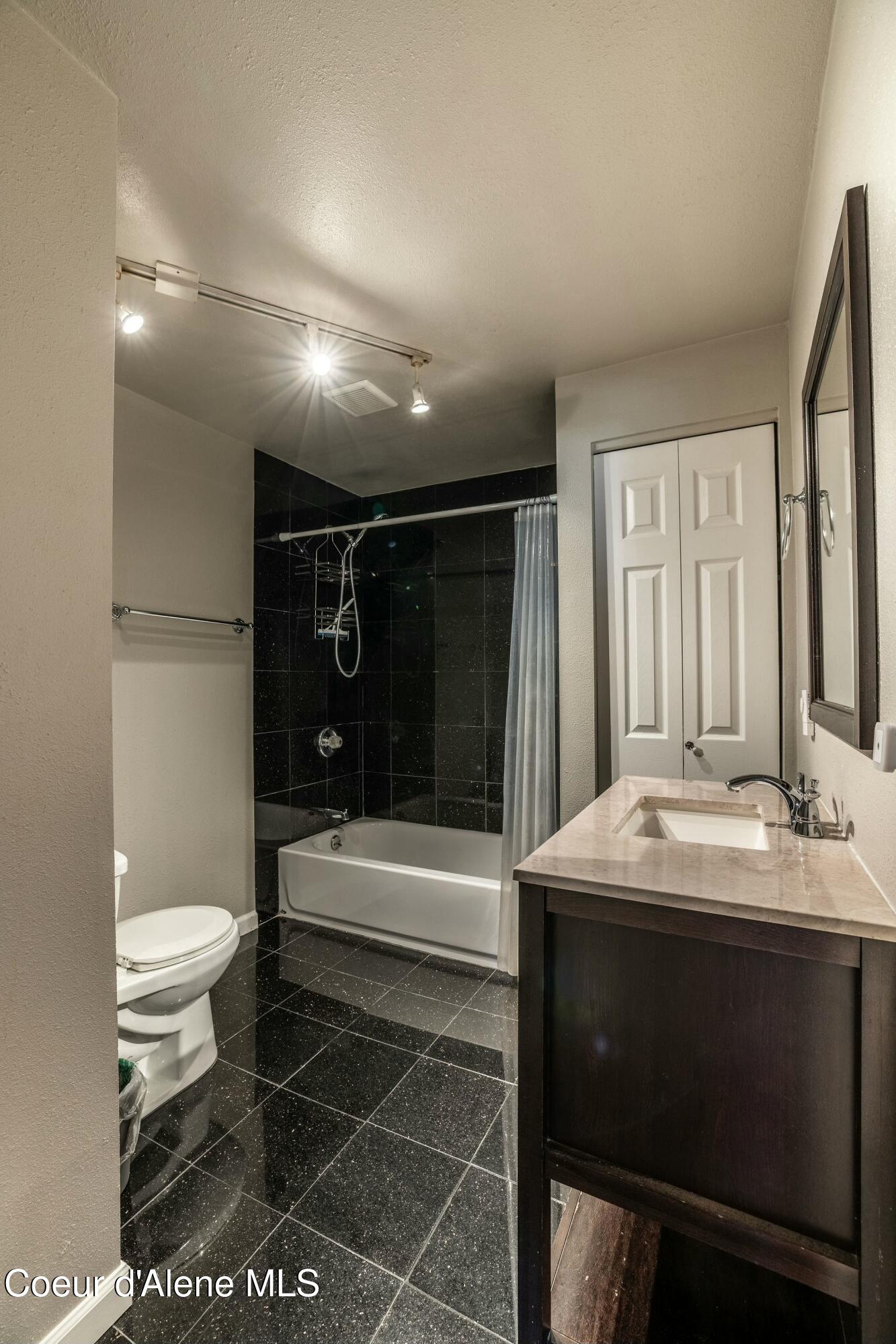 Coeur d'Alene, Idaho 83814, United States, 4 Bedrooms Bedrooms, ,2 BathroomsBathrooms,Residential,Active,94023