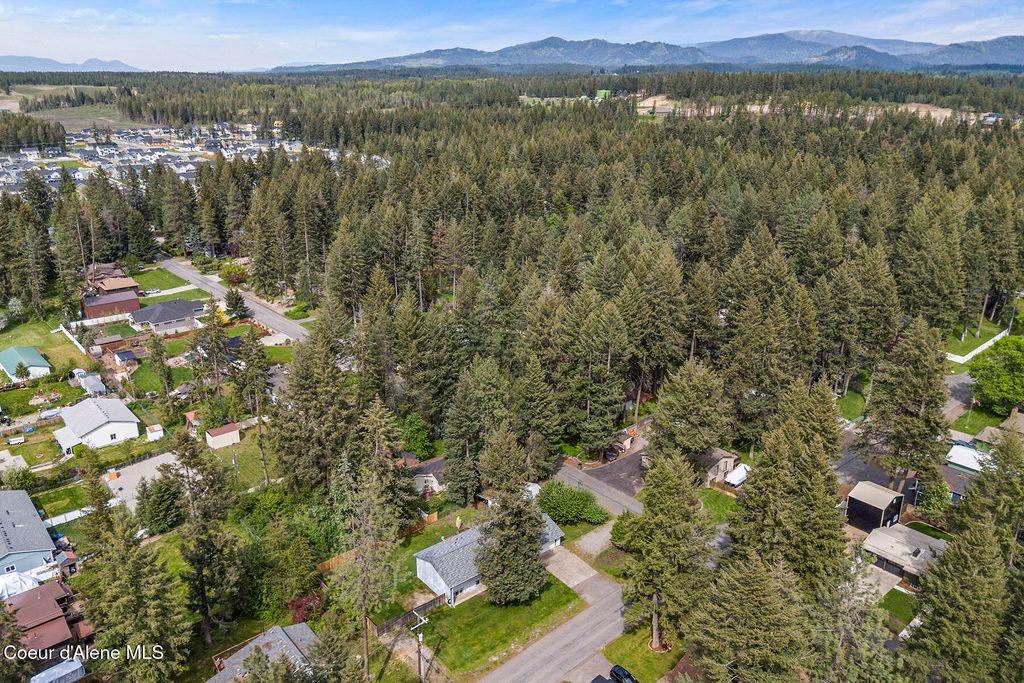 Photo of 109 Alvis Rd, Hayden, ID 83835 (MLS # 26-4594)