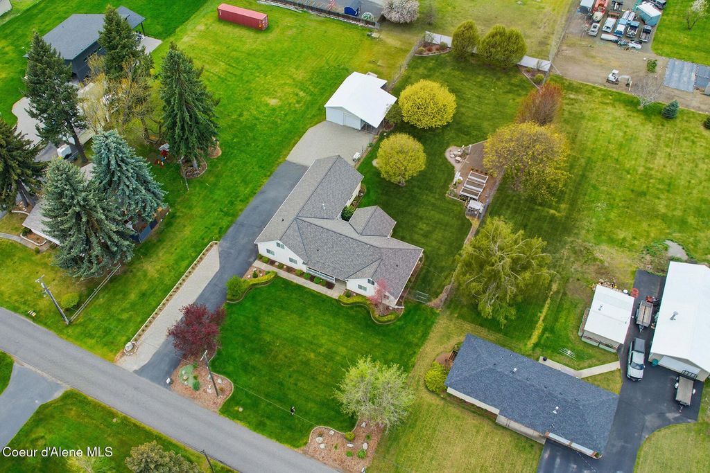 Photo of 7007 Davenport St, Dalton Gardens, ID 83815 (MLS # 26-4263)