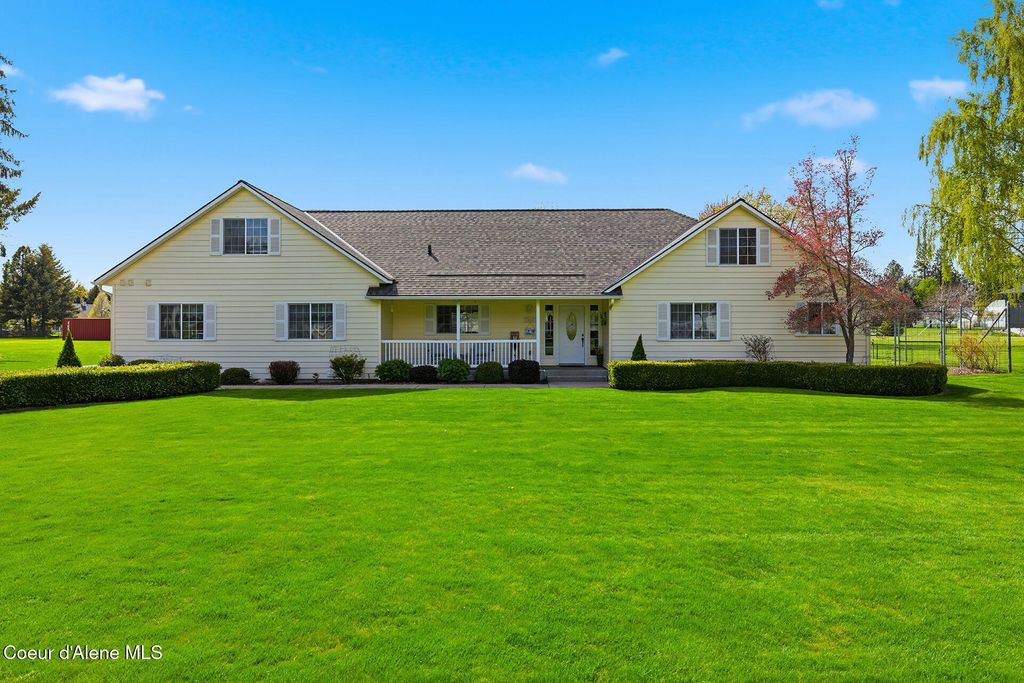Photo of 7007 Davenport St, Dalton Gardens, ID 83815 (MLS # 26-4263)