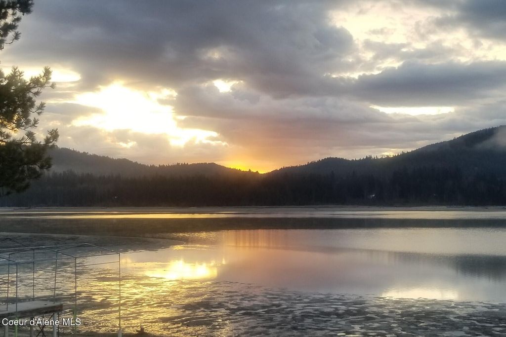 Photo of 170 Flatwater Lane Lane, Sandpoint, ID 83864 (MLS # 25-6500)