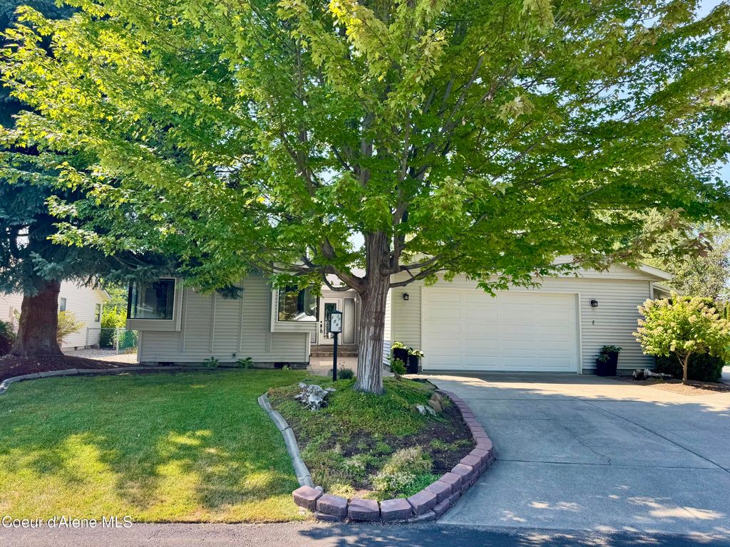 Photo of 1563 WOODLAWN Dr, Hayden, ID 83835 (MLS # 25-9254)