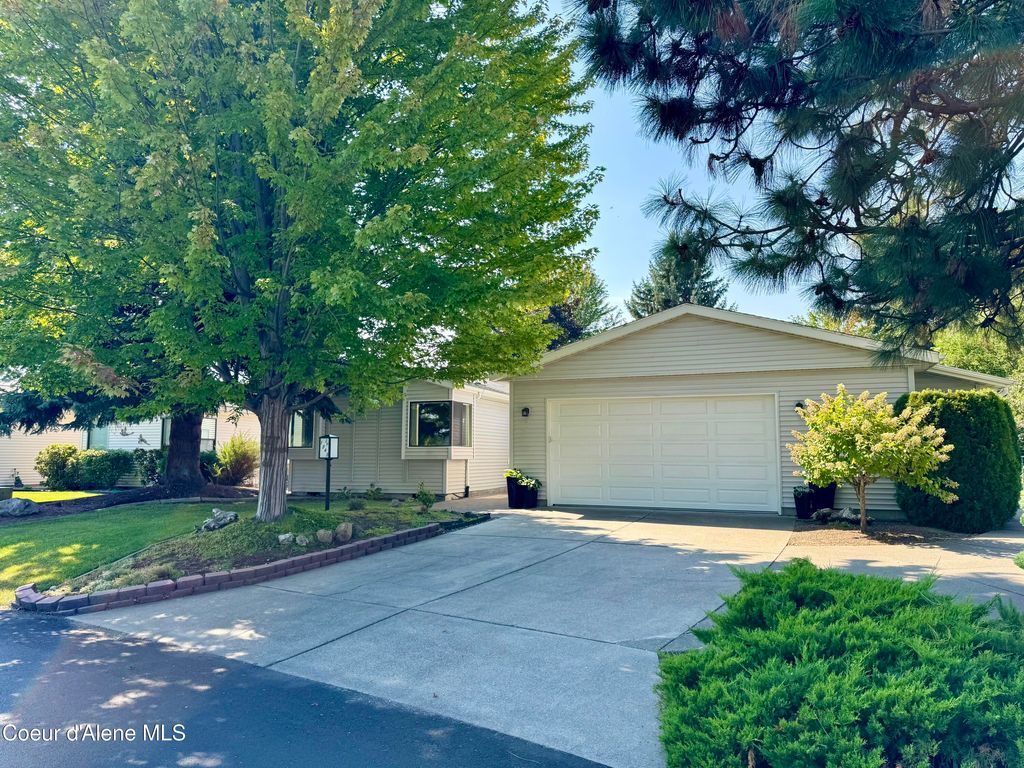 Photo of 1563 WOODLAWN Dr, Hayden, ID 83835 (MLS # 25-9254)