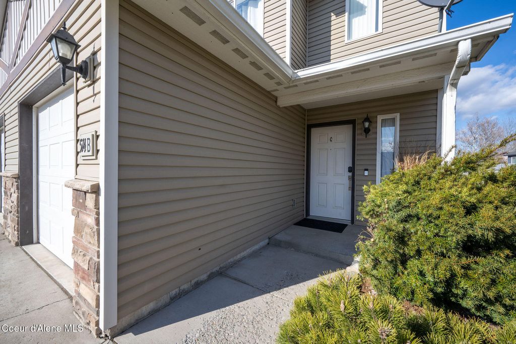 Photo of 574 HYDRA Pl #B, Post Falls, ID 83854 (MLS # 25-10194)