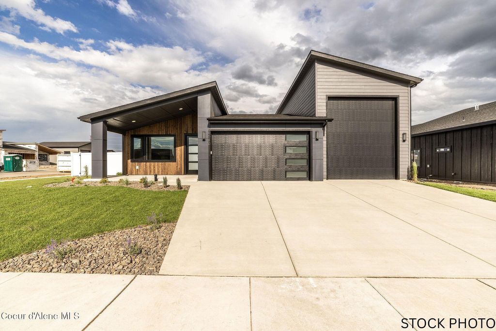 Photo of 11005 36TH Dr, Spokane Valley, WA 99206 (MLS # 26-3828)
