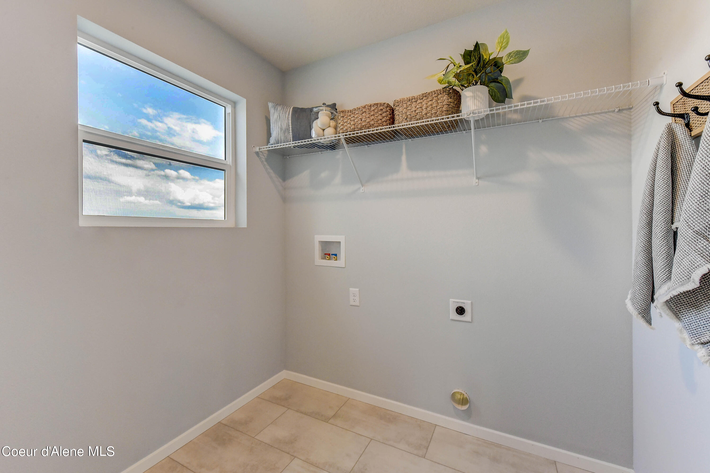 Post Falls, Idaho 83854, United States, 4 Bedrooms Bedrooms, ,3 BathroomsBathrooms,Residential,Pending,59736