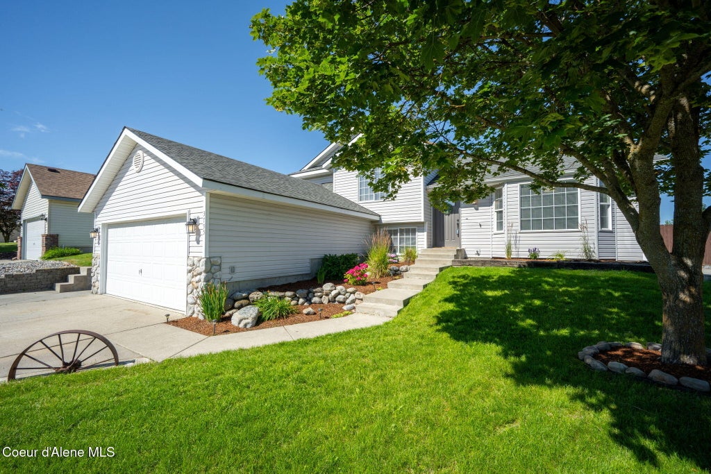 Photo of 3795 Graphite Ct, Post Falls, ID 83854 (MLS # 26-7253)
