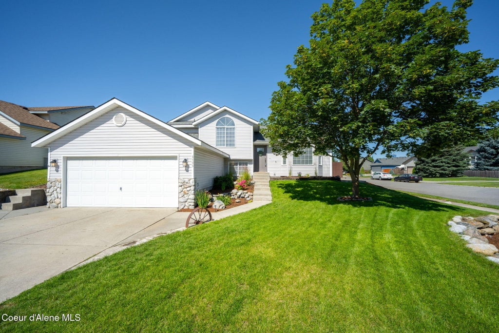 Photo of 3795 Graphite Ct, Post Falls, ID 83854 (MLS # 26-7253)