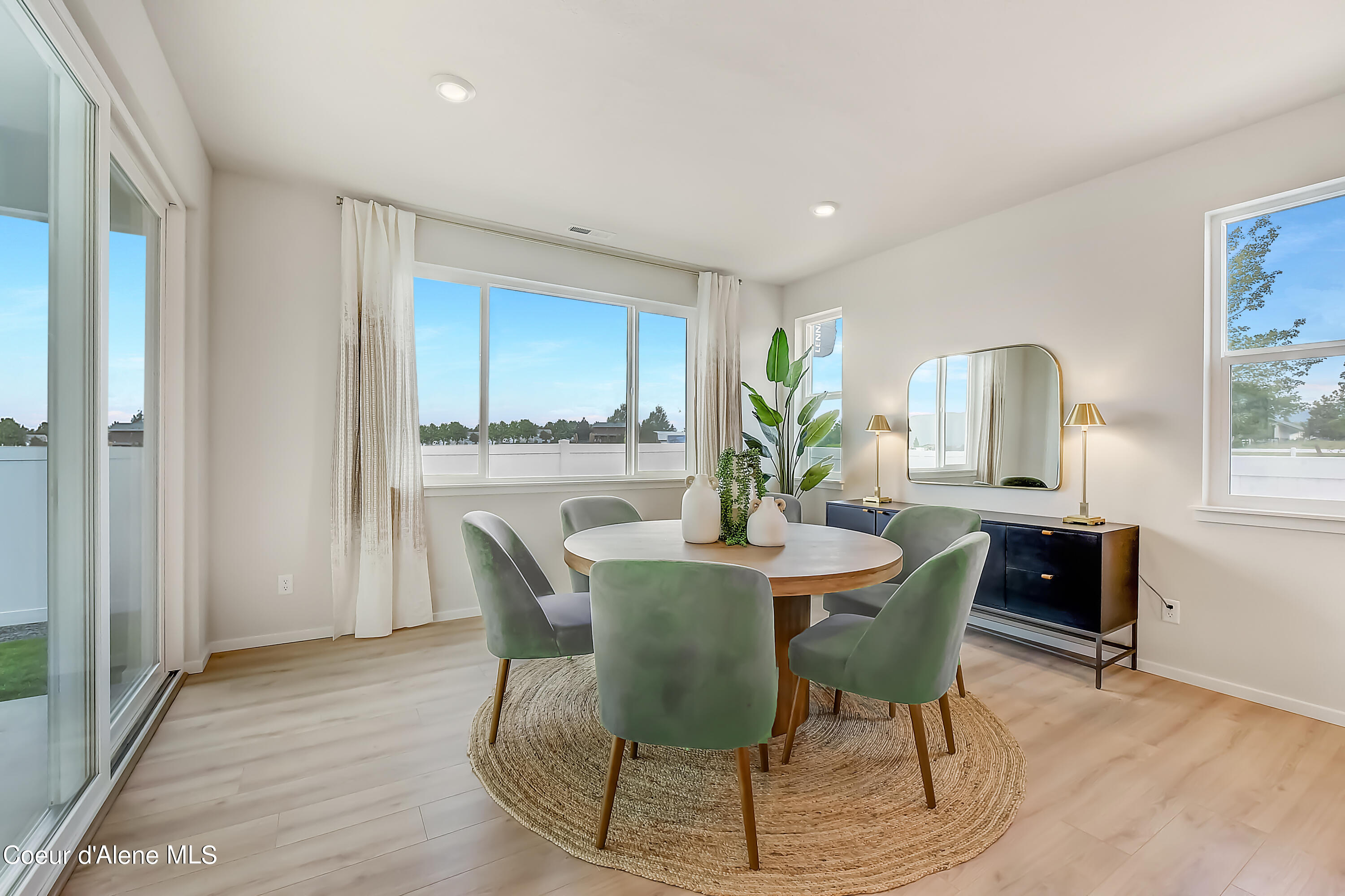 Hayden, Idaho 83835, United States, 2 Bedrooms Bedrooms, ,3 BathroomsBathrooms,Residential,Pending,55174