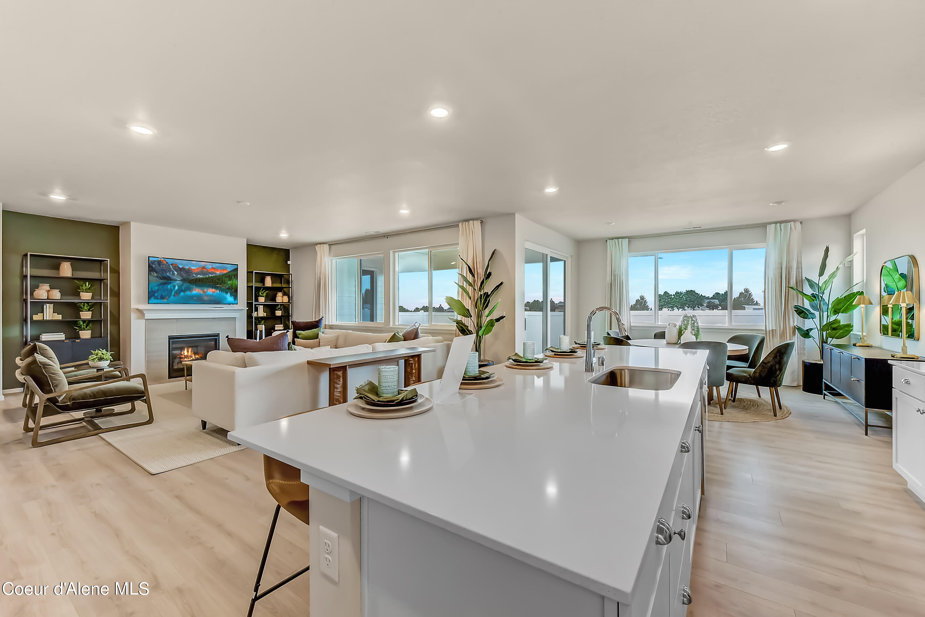 Hayden, Idaho 83835, United States, 2 Bedrooms Bedrooms, ,3 BathroomsBathrooms,Residential,Pending,55174