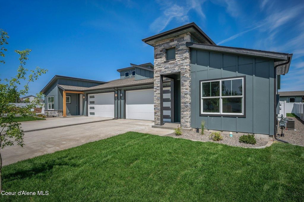 Photo of 7374 Breaux Dr, Coeur dAlene, ID 83815 (MLS # 25-11310)