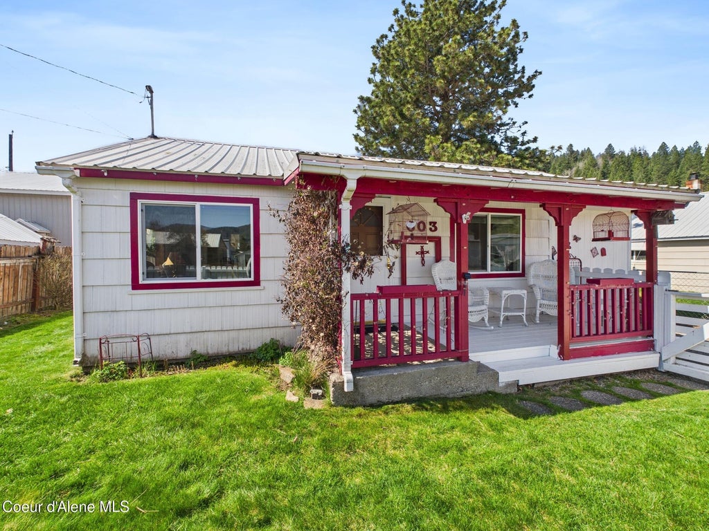 Photo of 603 Oregon, Pinehurst, ID 83850 (MLS # 26-10431)