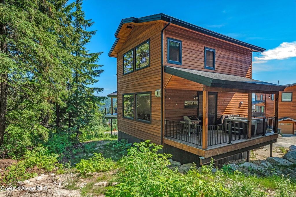 Photo of 41 Harrison Ln, Sandpoint, ID 83864 (MLS # 25-8062)