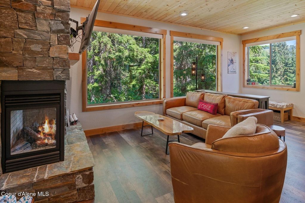 Photo of 41 Harrison Ln, Sandpoint, ID 83864 (MLS # 25-8062)
