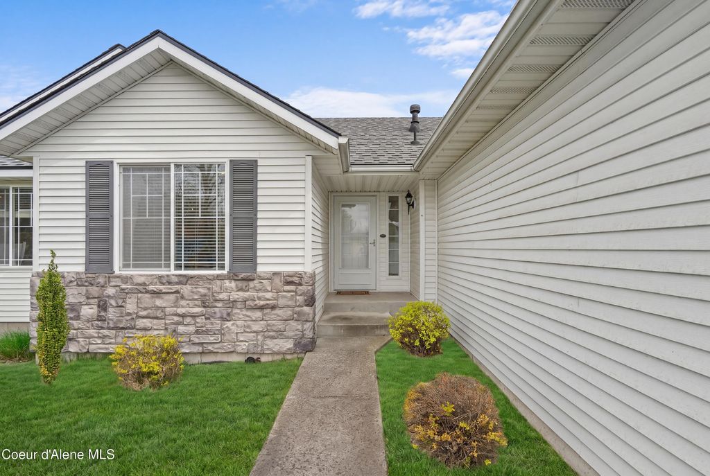 Photo of 8270 Ainsworth Dr, Hayden, ID 83835 (MLS # 26-3937)