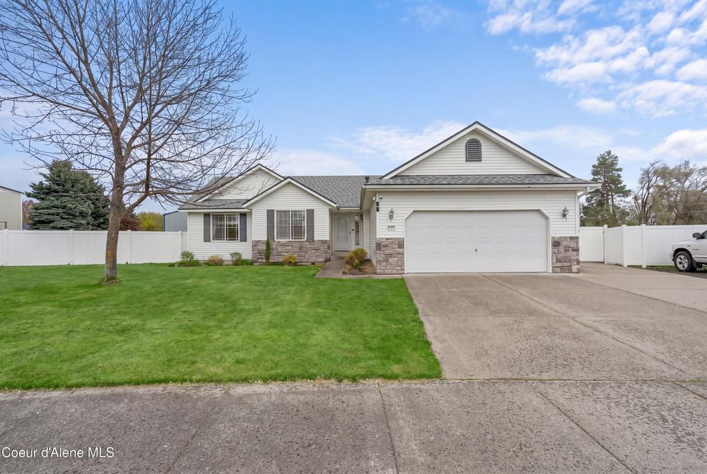 Photo of 8270 Ainsworth Dr, Hayden, ID 83835 (MLS # 26-3937)