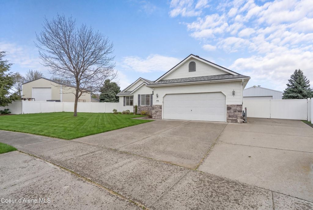 Photo of 8270 Ainsworth Dr, Hayden, ID 83835 (MLS # 26-3937)