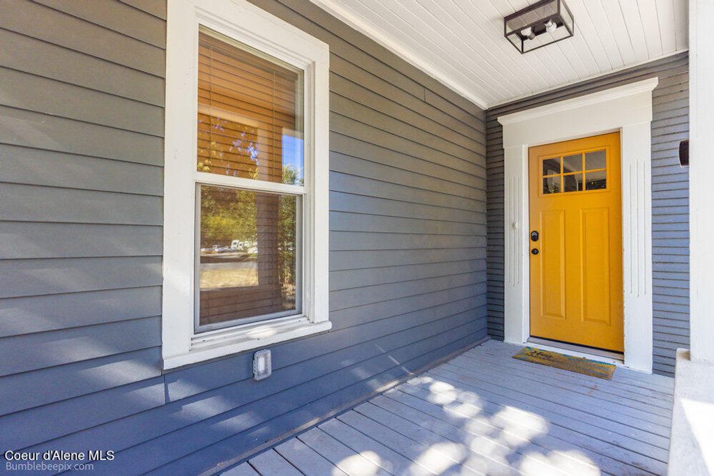 Photo of 1625 5th St, Coeur dAlene, ID 83814 (MLS # 25-10129)