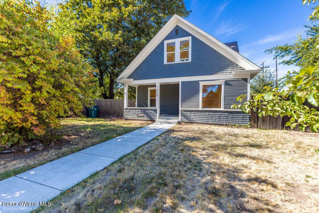 Photo of 1625 5th St, Coeur dAlene, ID 83814 (MLS # 25-10129)