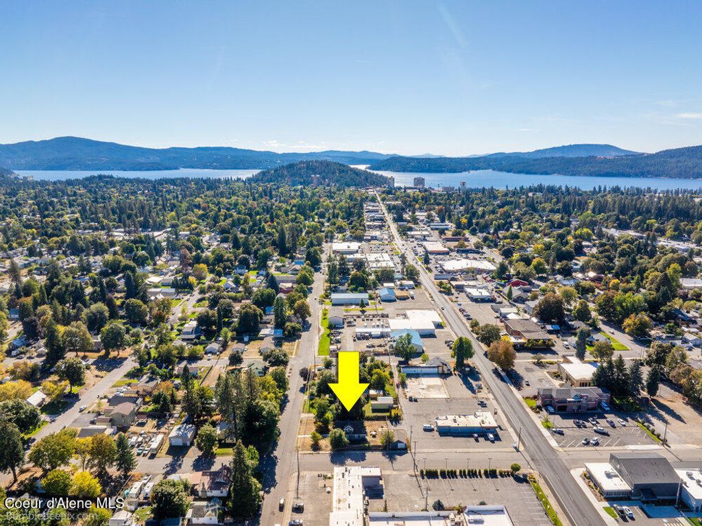 Photo of 1625 5th St, Coeur dAlene, ID 83814 (MLS # 25-10129)