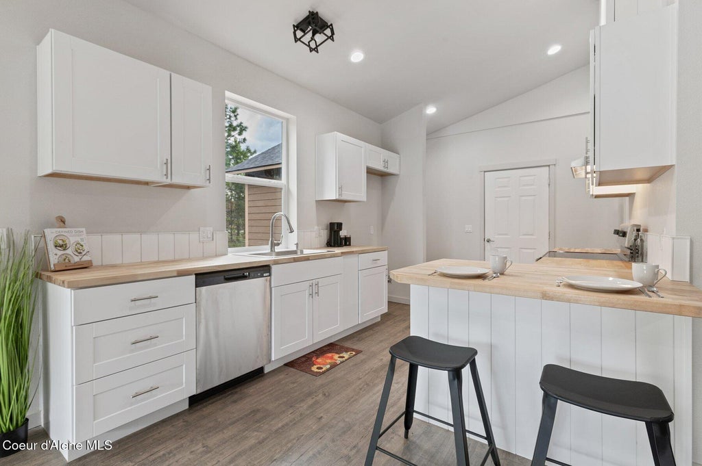 Photo of 40 James Way, Oldtown, ID 83822 (MLS # 26-5917)