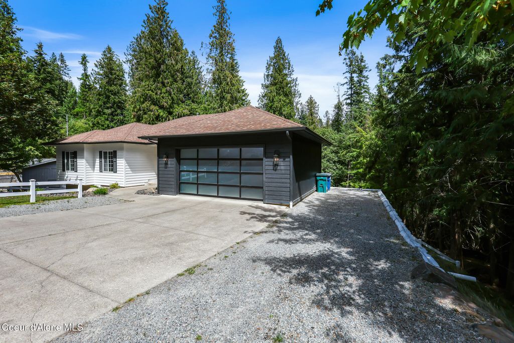 Photo of 6079 Hayden Lake Lake, Hayden, ID 83835 (MLS # 25-8174)