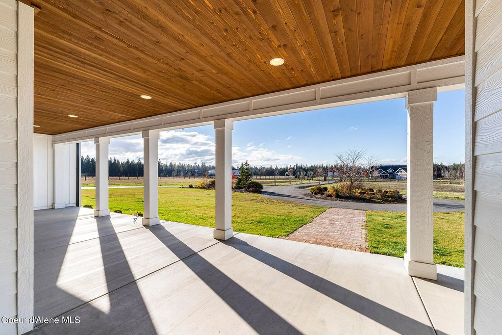 Photo of 12378 MEADOW WOOD Ln, Hayden, ID 83835 (MLS # 25-11202)