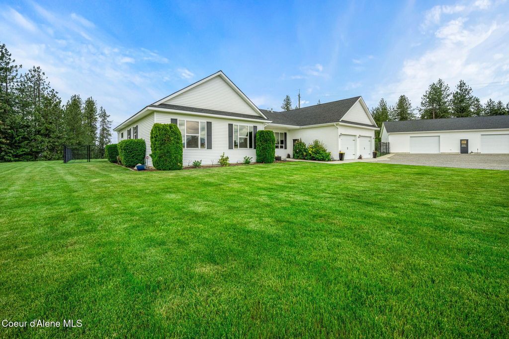 Photo of 6532 Poleline AVE, Post Falls, ID 83854 (MLS # 26-5511)
