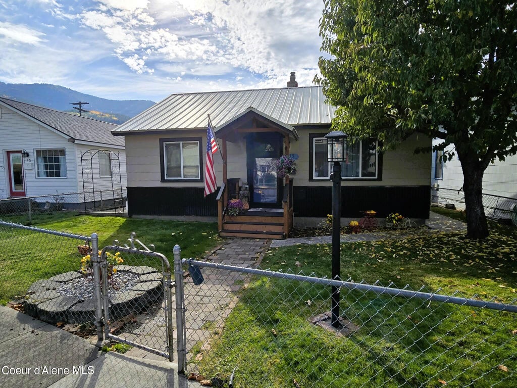 Photo of 15 Mullan Ave, Kellogg, ID 83837 (MLS # 26-10404)