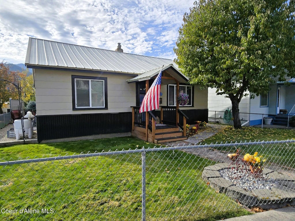 Photo of 15 Mullan Ave, Kellogg, ID 83837 (MLS # 26-10404)